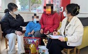 金港中心幼儿园教师慰问贫困家庭
