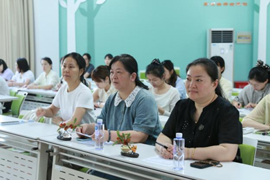 明亮双眼 专注未来 ——全国三八红旗手示范工作室研讨活动